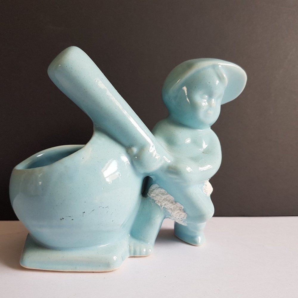 ❤️McMaster Pottery Canada Blue Baseball Boy Vase Planter